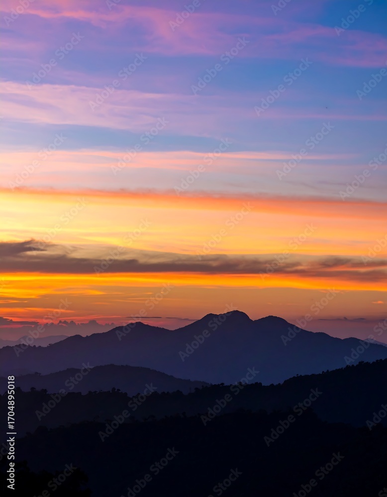 Obraz premium Colorful Sunrise Over Mountain Range