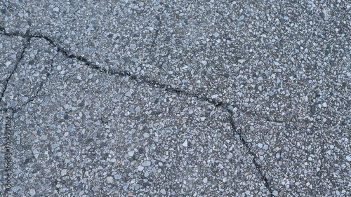 ひび割れたアスファルト