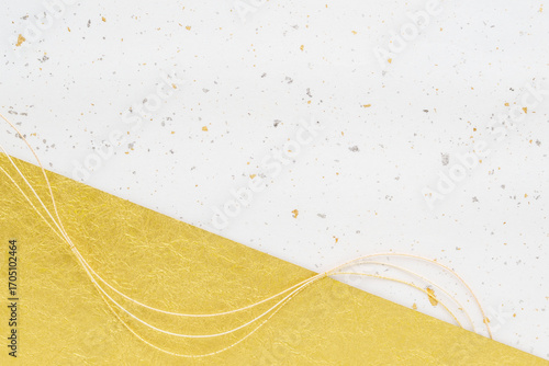 金箔銀箔の白い和紙と金のもみ和紙に水引の背景