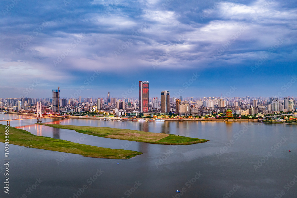 Obraz premium Shanghai skyline at sunset