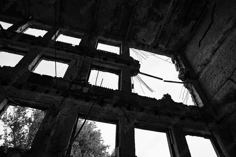 Obraz premium ruined street and destroyed houses the city Kiev war in Ukraine