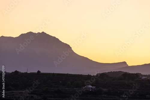 Bild auf Leinwand Sonnenaufgang über den Bergen zwischen Benitaxell und Teulada mit Blick auf Calp