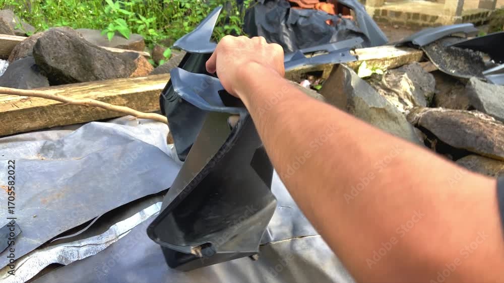 Motorcycle Modification by Spray Painting Body Cover