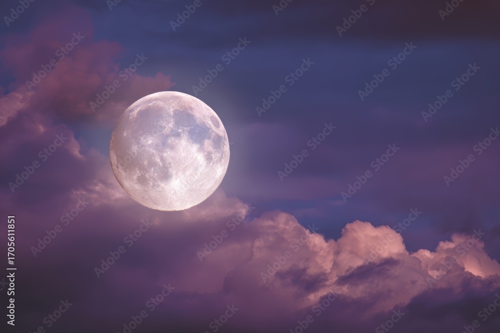 Obraz premium Full Moon Glowing Above Clouds