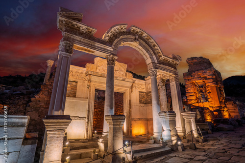 Foto The Ephesus Ancient City night view in Turkey