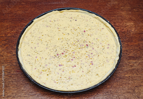 zwiebelkuchen, zwiebel kuchen, in der herstellung schritt für schritt, verschiedene perspektiven, verschiedene aufnahmen, schwäbisch, klassisch, herbst, winter 