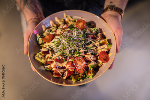 Moderne Food- und Interiorfotografie in einem stilvollen Lifestyle-Café mit gemütlichem Ambiente, Kaffeespezialitäten, Desserts und trendiger Gastronomieeinrichtung