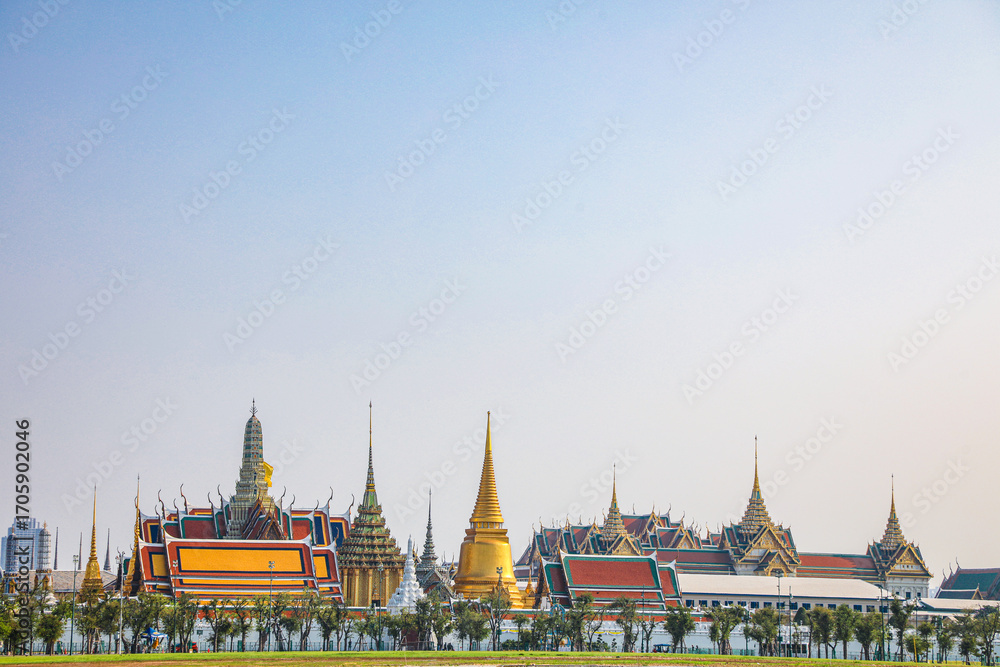 Naklejka premium Sanam Luang is a large public park in Bangkok, Thailand. It covers an area of ​​approximately 74 rai. Sanam Luang has been an important site for important national ceremonies for hundreds of years.