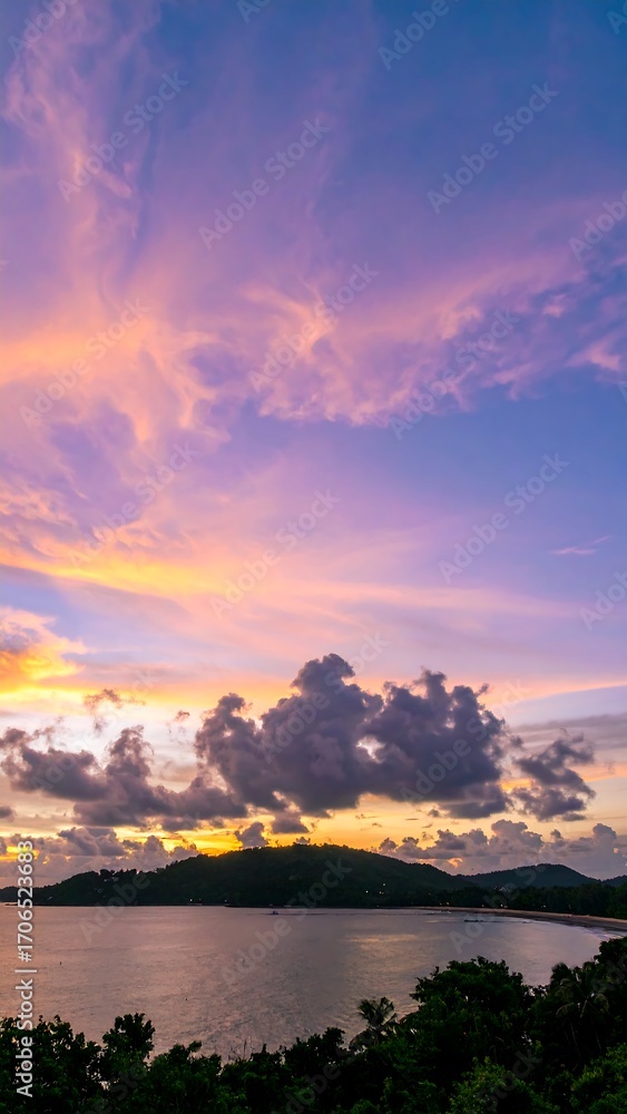 Obraz premium Sunset over a tranquil coastline