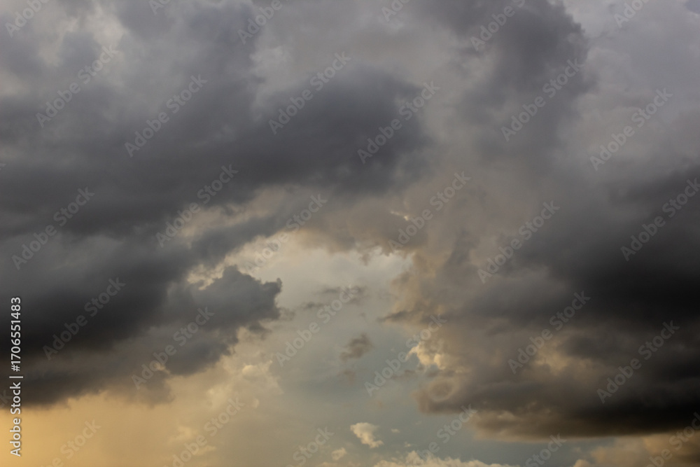 Fototapeta premium The sky is full of beautiful clouds.