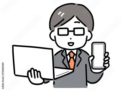 ノートパソコンとスマホを持ち紹介している笑顔の若いビジネスマン(上半身・正面)