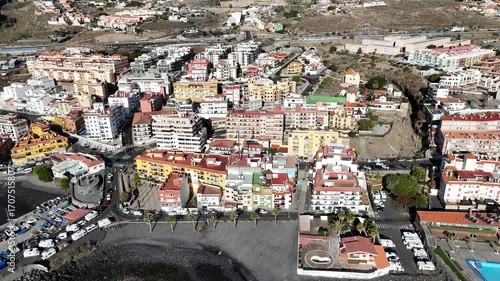 survol de la ville de Candelaria sur l'île de Tenerife, canaries