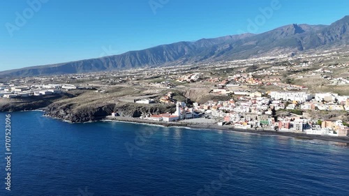 survol de la ville de Candelaria sur l'île de Tenerife, canaries