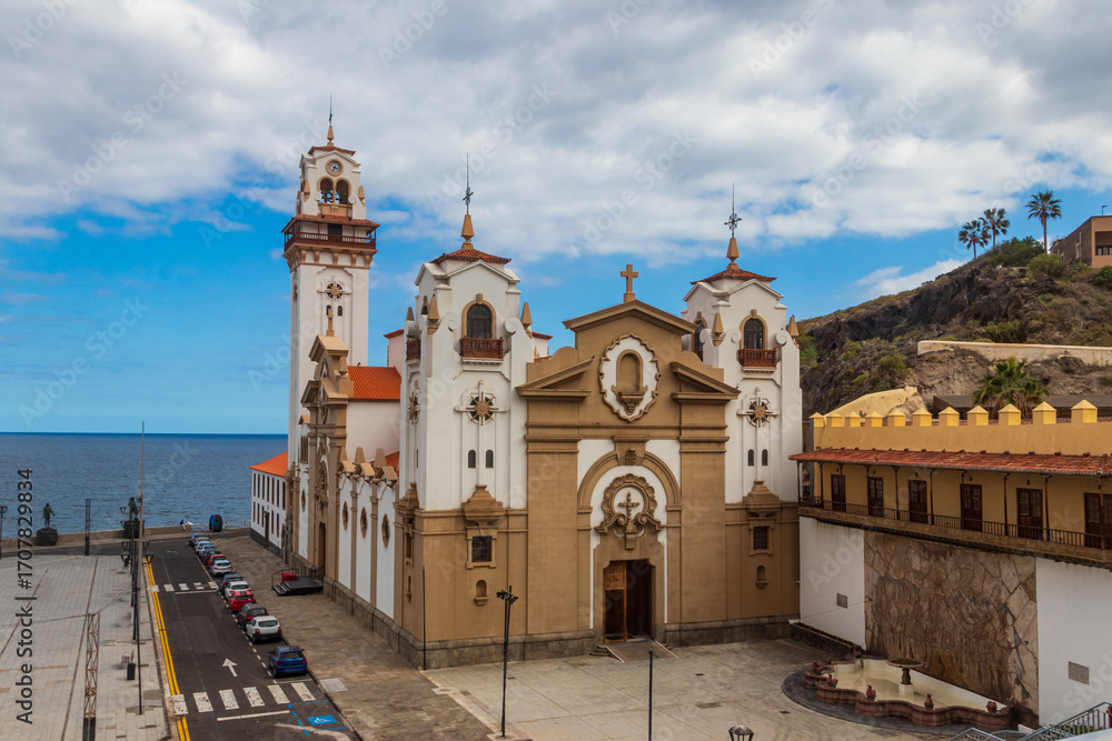 Fototapeta premium Basilica of the Royal Marian Shrine of Our Lady of Candelaria, the first Marian shrine of the Canary Islands, in Candelaria city on the island of Tenerife, Canary Islands, Spain. View from above