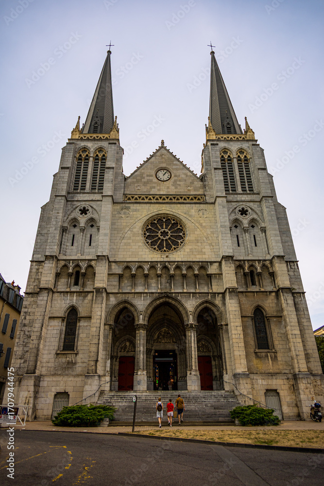 Fototapeta premium Église Saint-Jacques de Pau dans les Pyrénées-Atlantiques en France