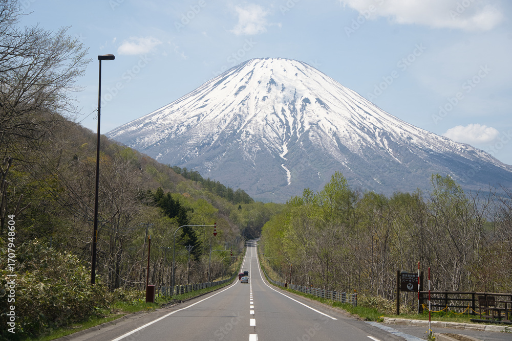 Naklejka premium 北海道にある富士山、蝦夷富士と呼ばれる羊蹄山