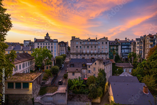Photos Vue sur Pau dans les Pyrénées-Atlantiques en France au coucher du soleil