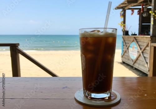 海辺のアイスコーヒー写真素材