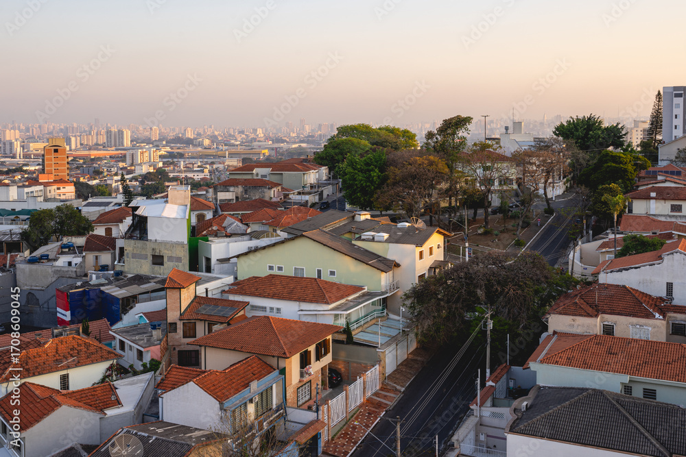 Obraz premium Skyline of the North part of Sao Paulo, during sunset. September 10, 2025. Sao Paulo, Brazil.