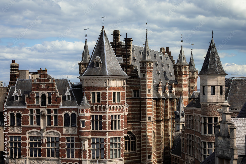 Fototapeta premium Piękne kamienice w centrum Antwerpii