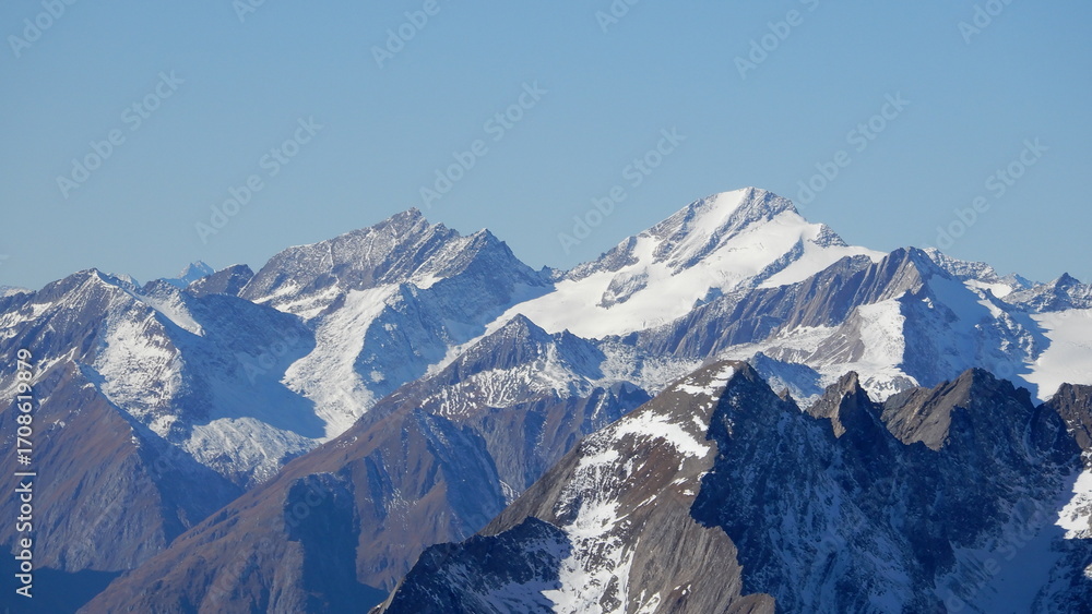 Obraz premium hinten die Rötspitze 3494m und die Daberspitze 3402m.. ganz vorne rechts Ochsenbug (Kristallkopf) 3006m und Bretterspitze 3001m... dahinter noch die Ogasilspitze 3032m und Quirl 3251m
