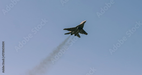 Bild auf Leinwand Military exercises showcase advanced aircraft maneuvers over Belarus skies