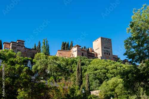 Die Mauern und Türme der Alhambra