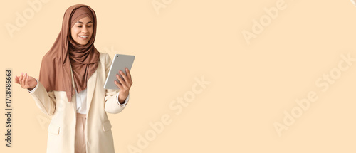 Muslim businesswoman with t...