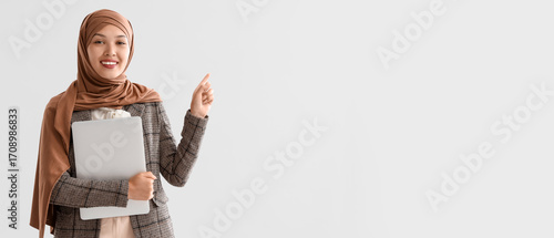 Young Muslim businesswoman ...