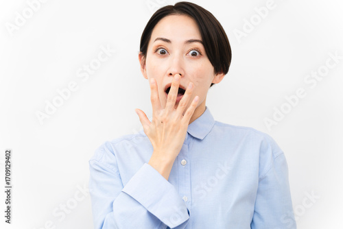 長袖シャツを着ている女性