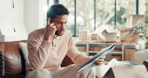 Fotografia Moving, man or stress with documents in home for eviction notice, lease violation or finance crisis
