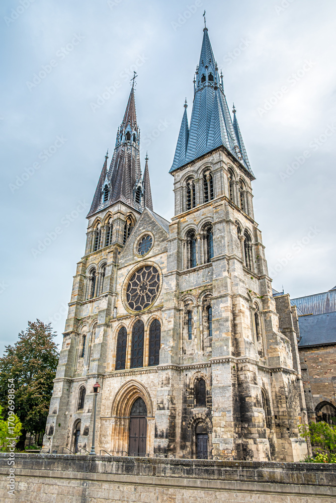 Fototapeta premium View at the Church of Notre-Dame-en-Vaux in the streets of Chalons-en-Champagne in France
