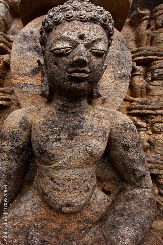 Obraz premium ancient stone buddha statue