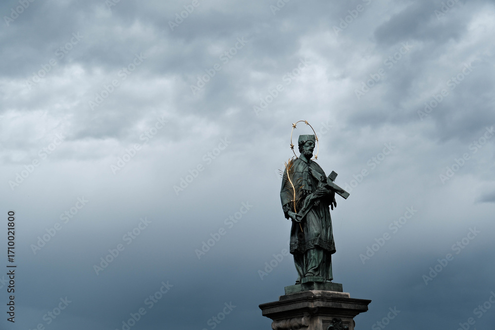 Obraz premium The statue of Saint John of Nepomuk, who was thrown into the Vltava River from Charles Bridge by order of King Wenceslas IV. 