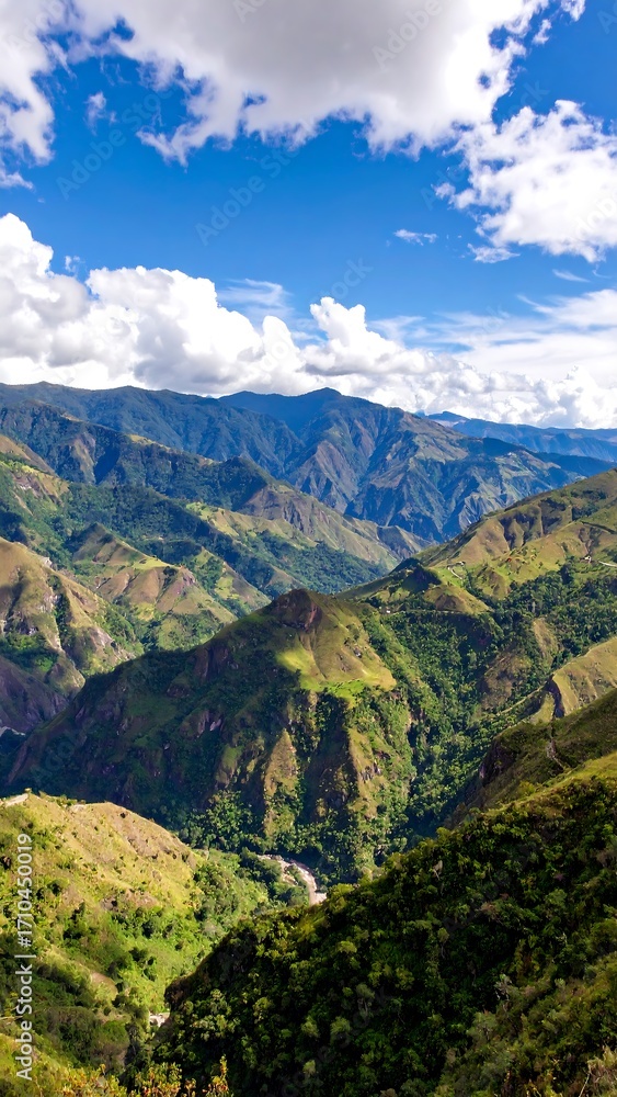 Naklejka premium Mountainous landscape with vibrant greenery