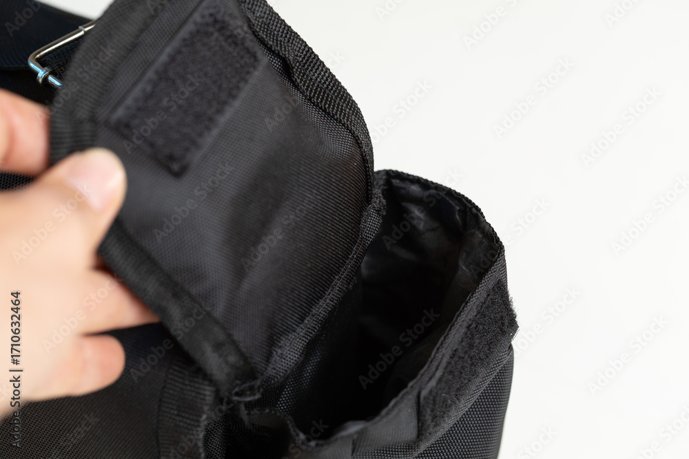 Naklejka premium Hand Opening Bag Zipper