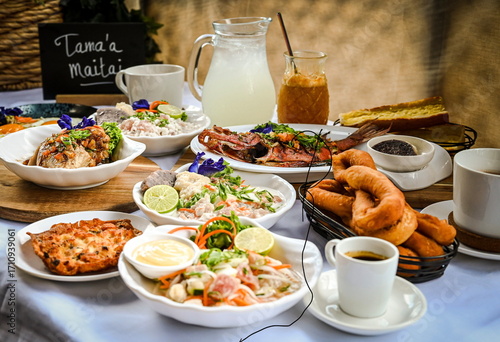 Quadro su tela Tahitian Breakfast (poisson cru, fish, firi firi, coffee, juices)