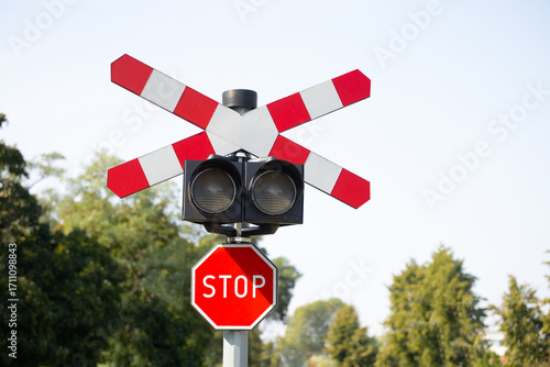 Znak stop przy przejeździe kolejowym Krzyż świętego Andrzeja / Stop sign at railway crossing