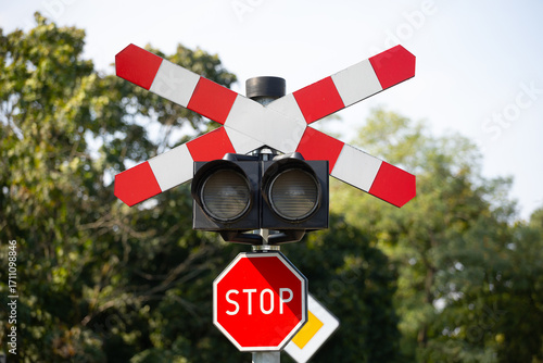 Znak stop przy przejeździe kolejowym Krzyż świętego Andrzeja / Stop sign at railway crossing