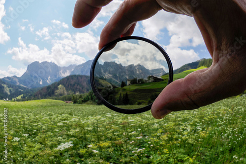 Wallpaper Mural Hand holding polarizer filter showing the difference of sky contrast in mountain background Torontodigital.ca