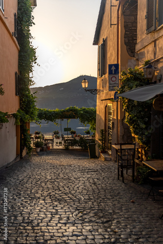 Fotografie Early morning in Castel Gandolfo, Italy