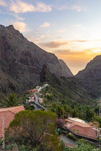 Wallpaper Mural Die Masca-Schlucht im Teno-Gebirge  auf Teneriffa, Spanien, bei Sonnenuntergang Torontodigital.ca