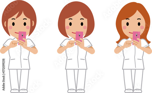スマホを操作する白制服の女性看護師