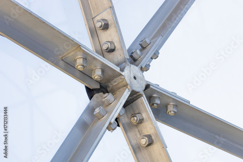 Steel Truss Joint with Bolted Cross