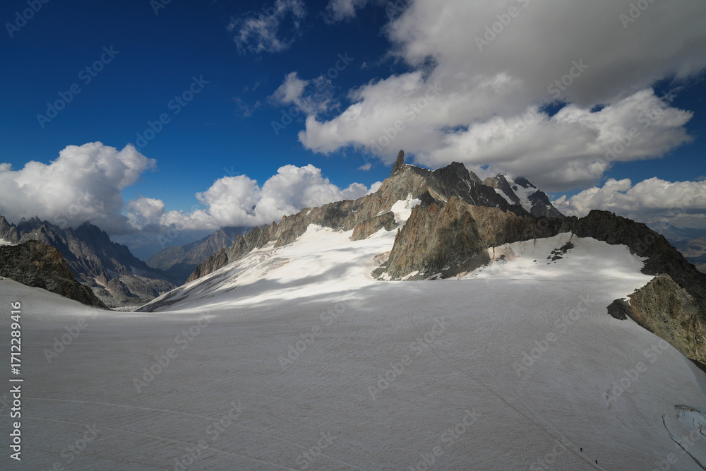 Obraz premium Toula Glacier in the Italian Alps seen from the Skyway Monte Bianco upper station.