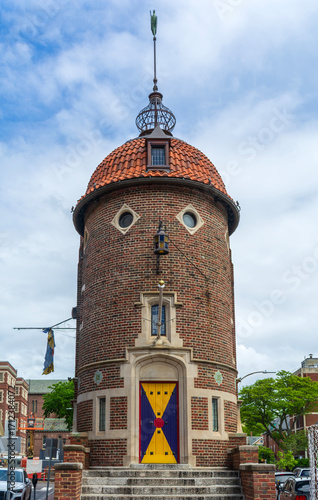 Fotografie Historic Harvard Lampoon Building featuring distinctive round tower, whimsical c