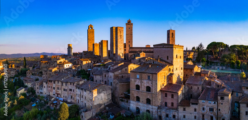 Εκτύπωση καμβά San Gimignano - one of the most beautiful medieval towns in Tuscany, Italy