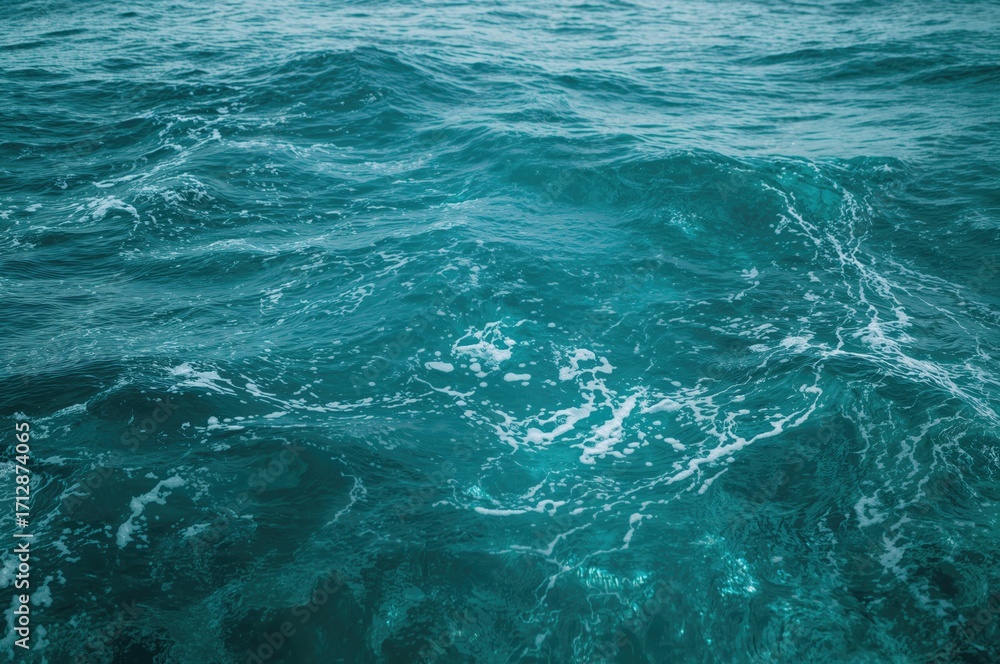 Fototapeta premium Natural ocean scene with turquoise waves