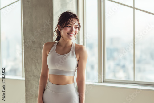 Free Download スポーツウェアを着た若い日本人女性 - GFXLoad