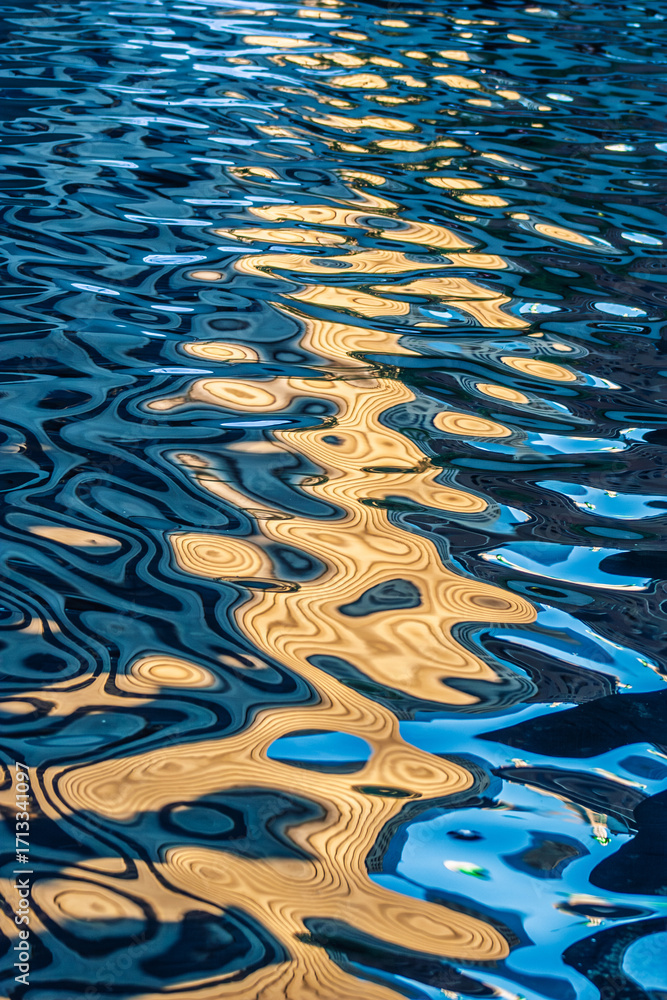 Obraz premium blue water reflection